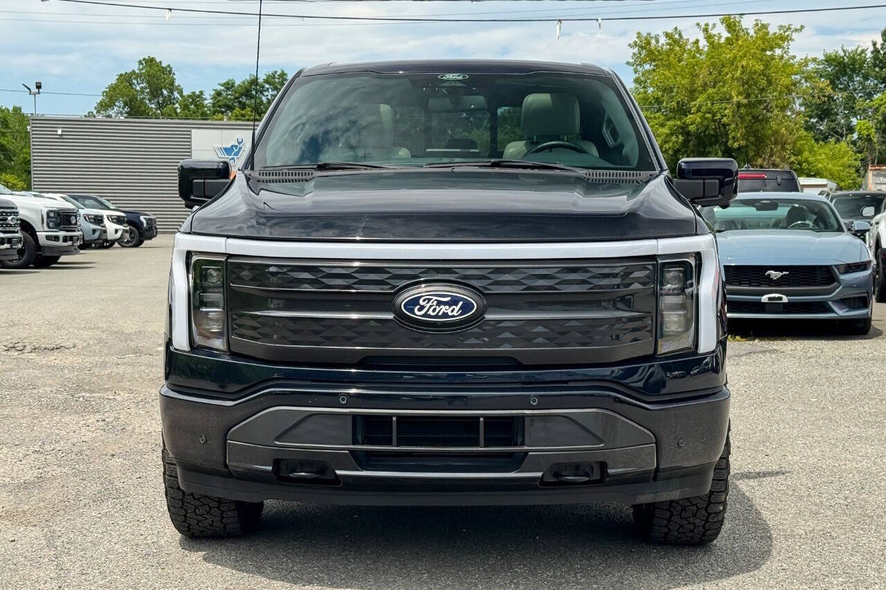 Used 2024 Ford F150 Lightning Platinum AWD/4WD image 8
