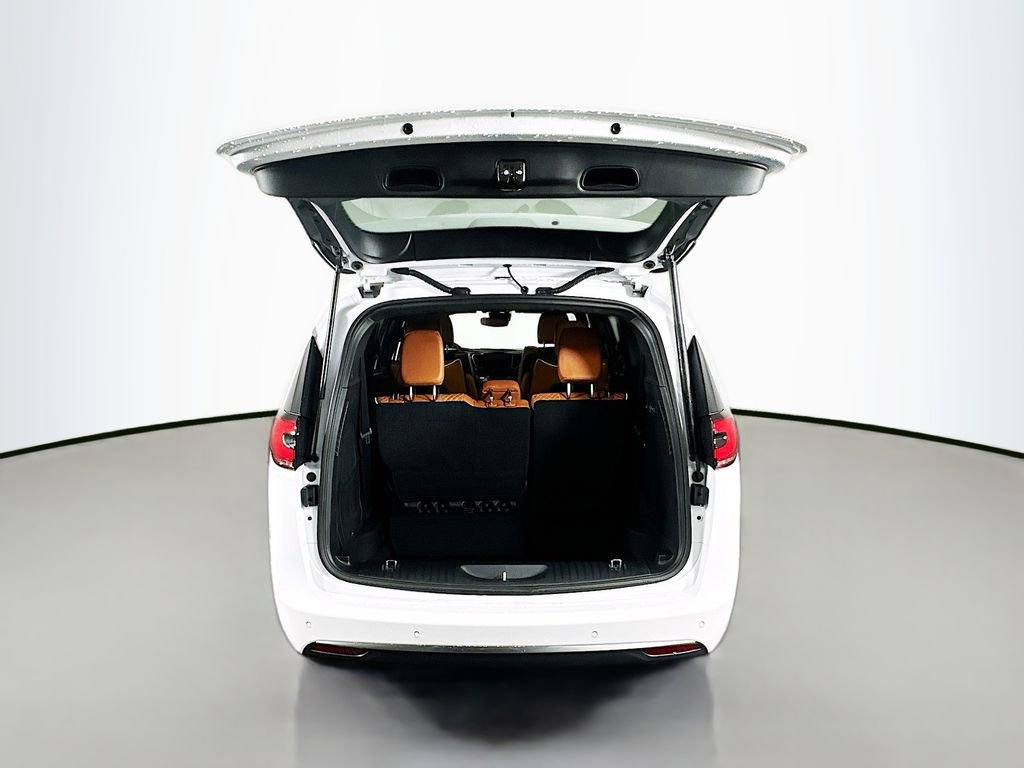 New 2026 Chrysler Pacifica Pinnacle image 16