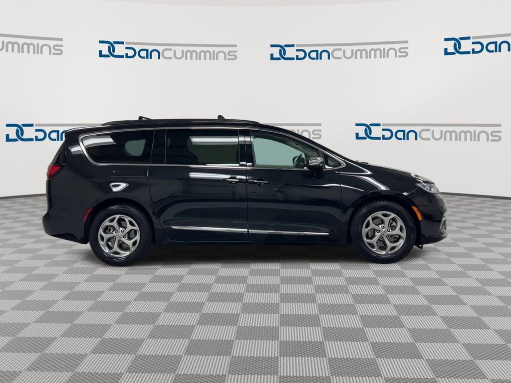 Used 2023 Chrysler Pacifica Limited image 9
