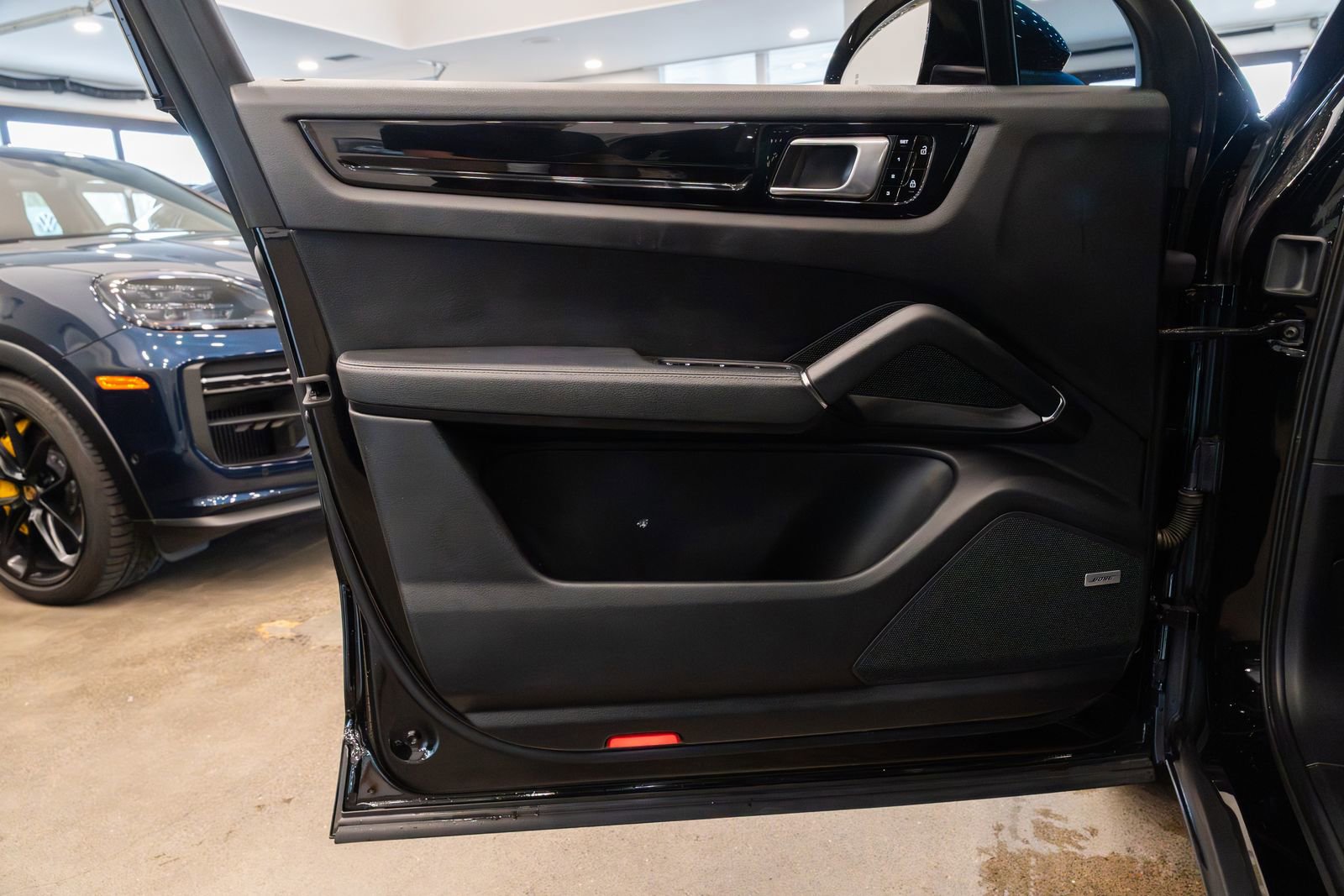 Used 2020 Porsche Cayenne E-Hybrid Coupe w/ Premium Plus Package image 16