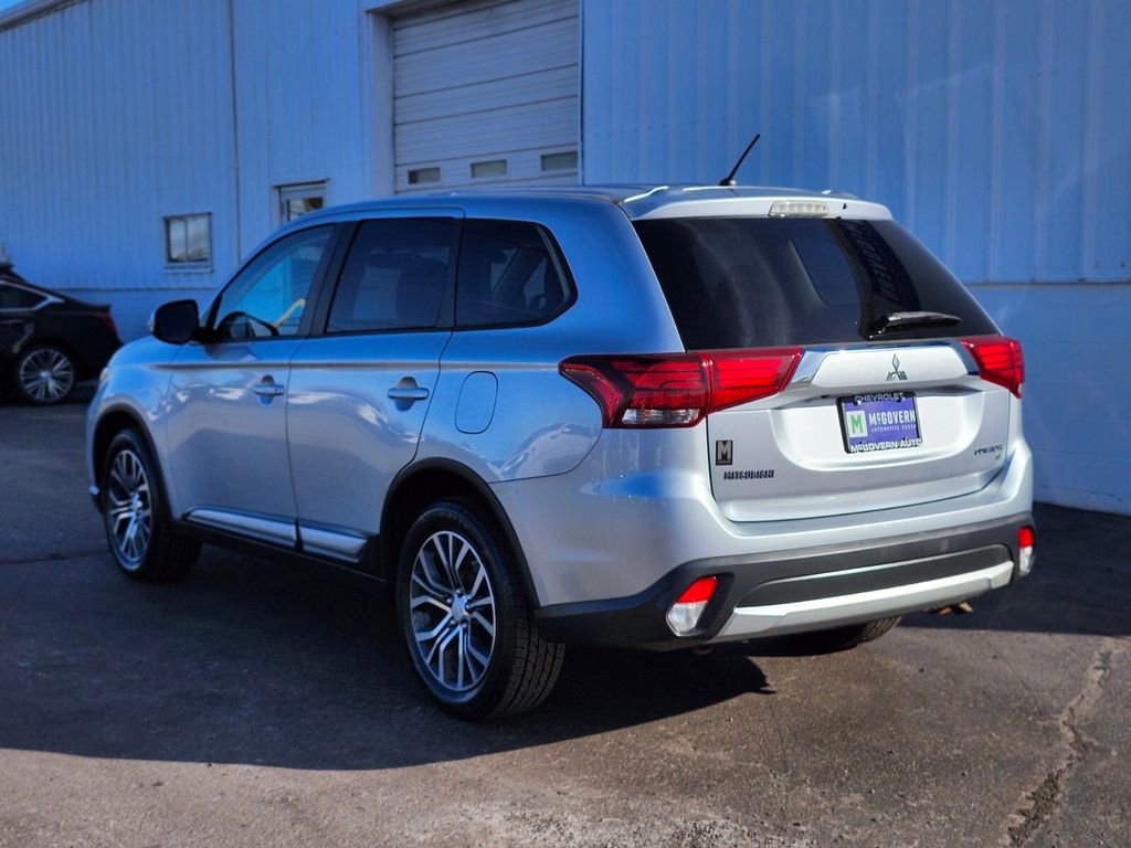 Used 2016 Mitsubishi Outlander AWD image 3