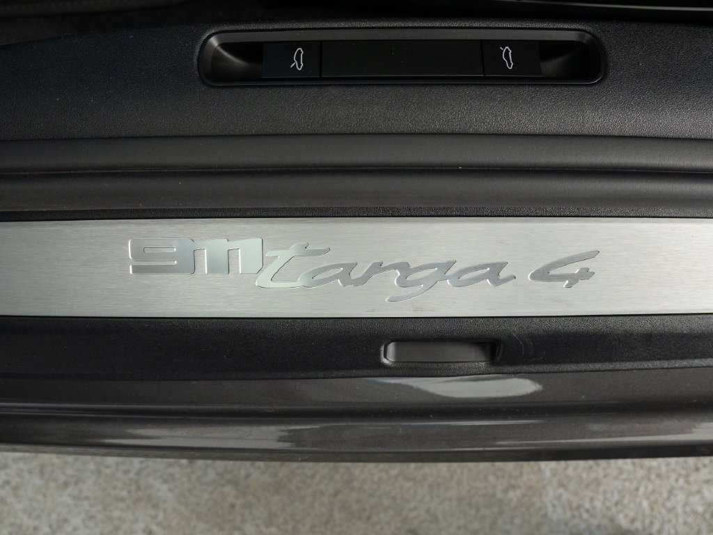 Used 2024 Porsche 911 Targa 4 w/ Sport Package AWD/4WD image 16