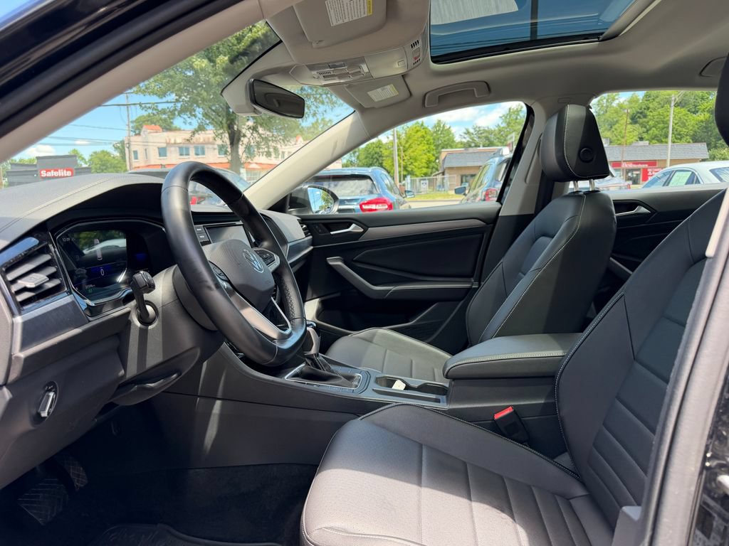 Used 2023 Volkswagen Jetta SE FWD image 15