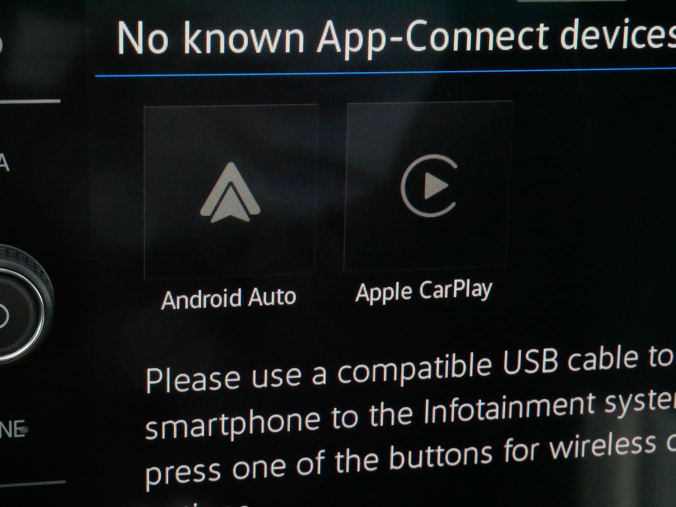 Certified 2025 Volkswagen Jetta SE w/ Sunroof Package image 30