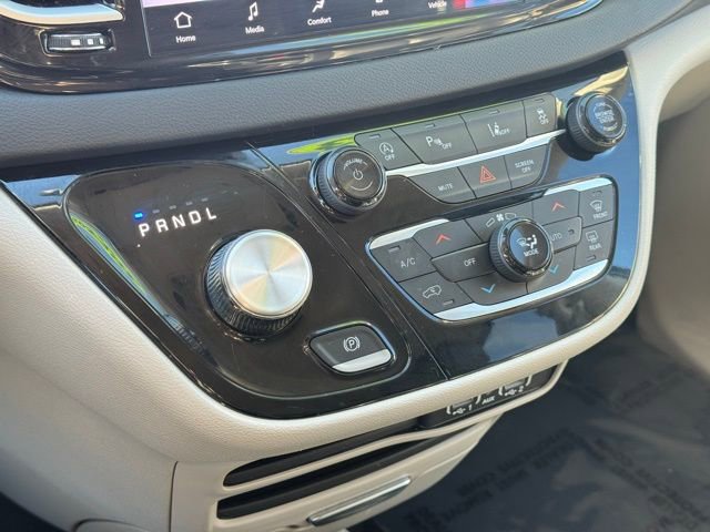 Used 2023 Chrysler Pacifica Touring-L image 30