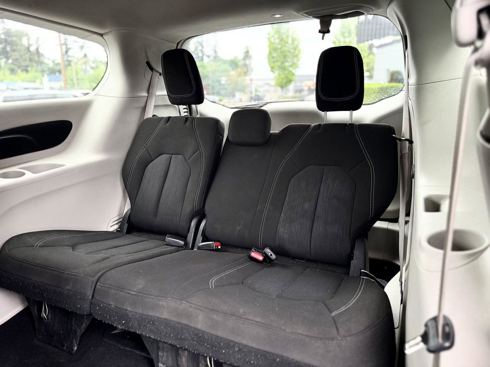 Used 2022 Chrysler Voyager LX FWD image 14