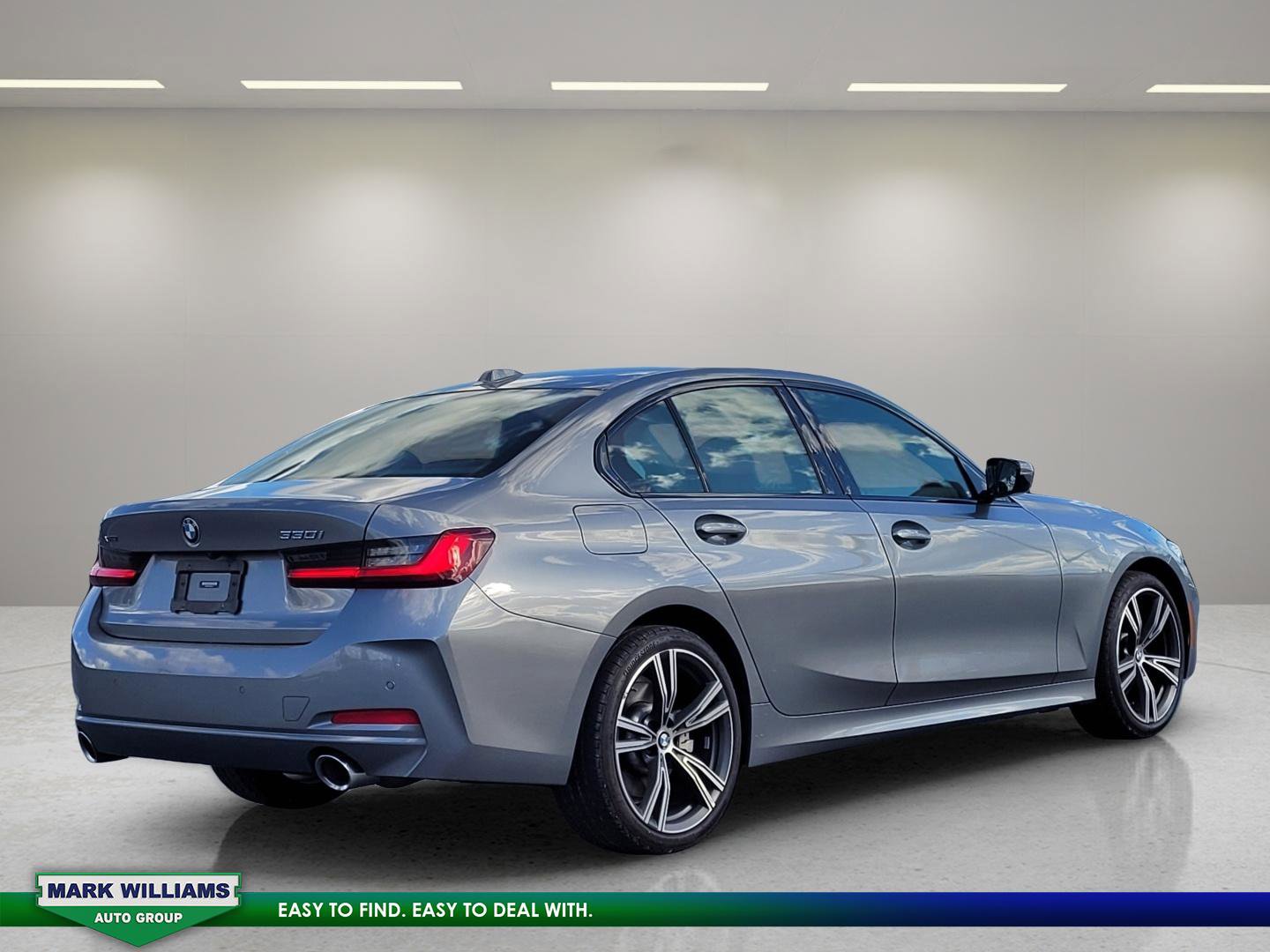 Used 2023 BMW 330i xDrive Sedan w/ Premium Package image 8