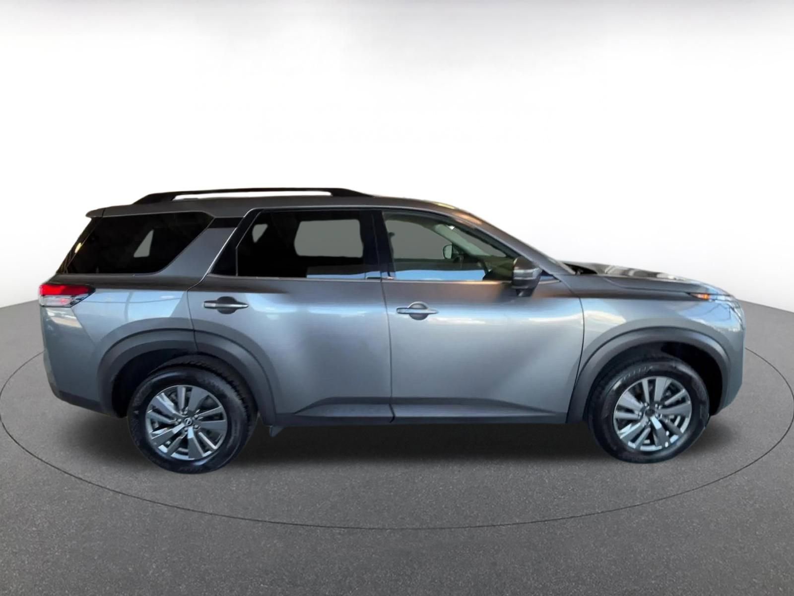 Used 2025 Nissan Pathfinder SV image 22