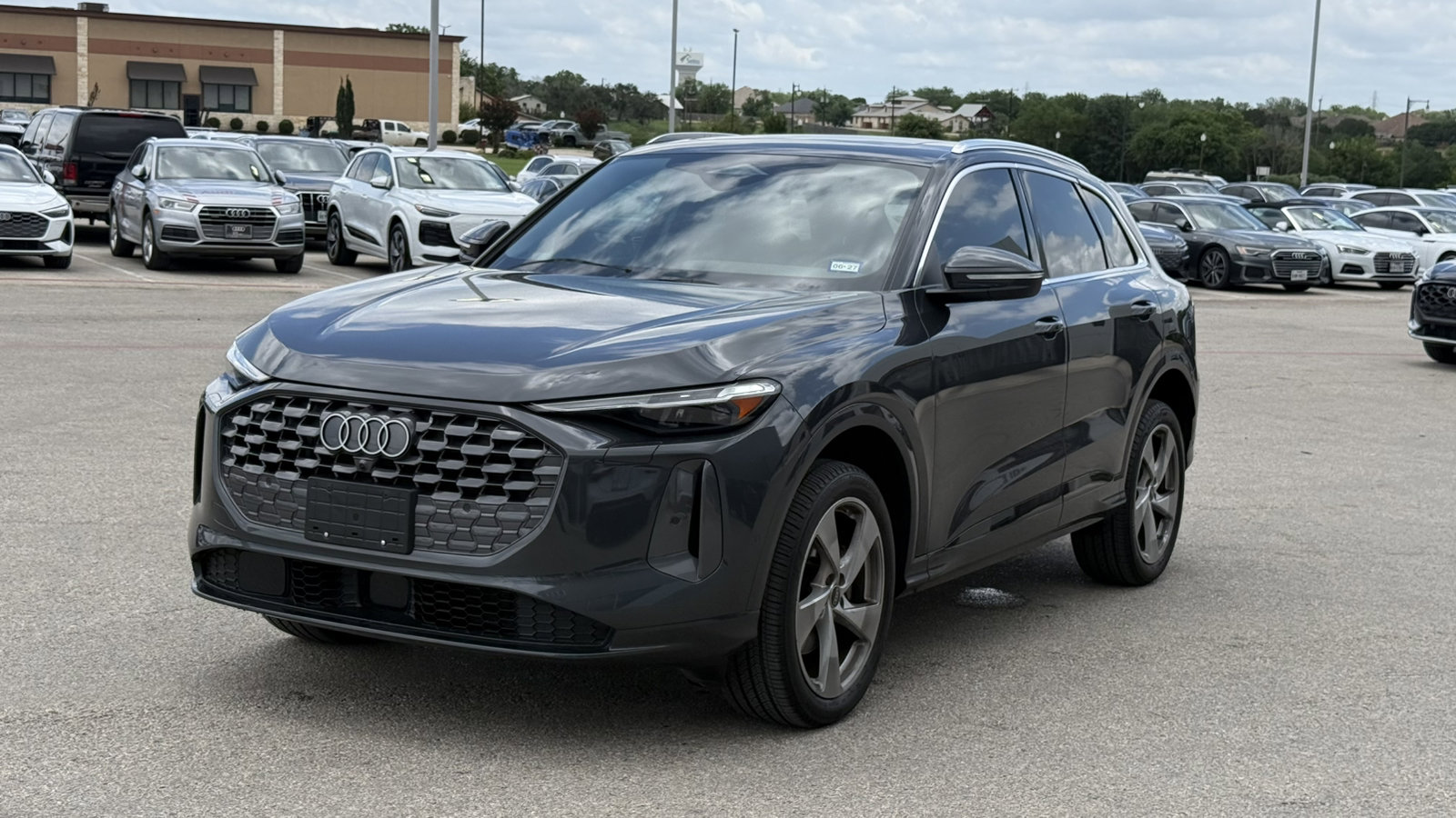 Used 2025 Audi Q5 Premium AWD/4WD image 3