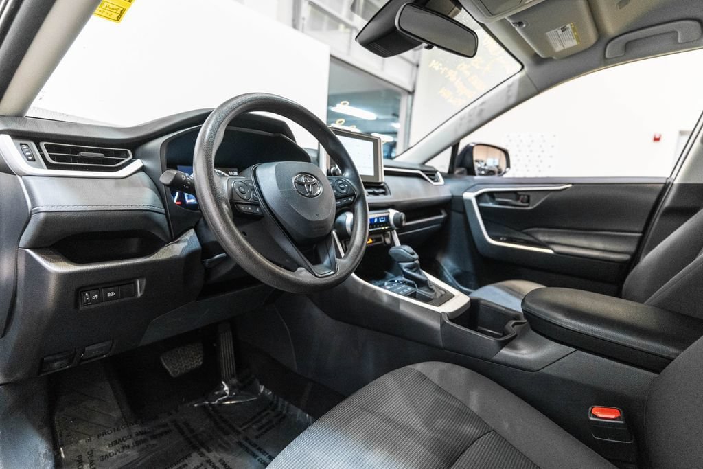 Certified 2025 Toyota RAV4 LE AWD/4WD image 4