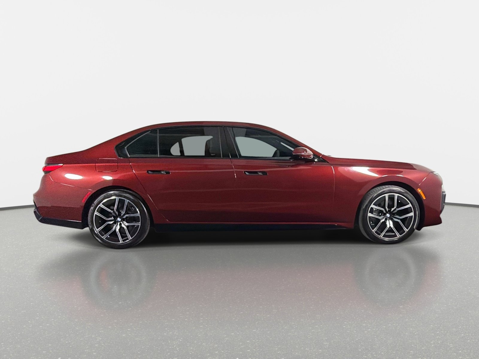 Used 2023 BMW 760i xDrive AWD/4WD image 2