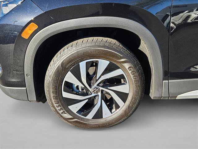 Used 2025 Volkswagen Tiguan S image 21