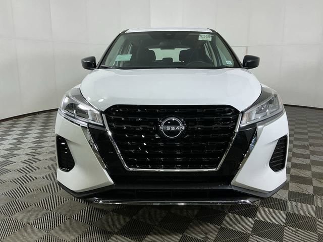 New 2025 Nissan Kicks Play S image 2