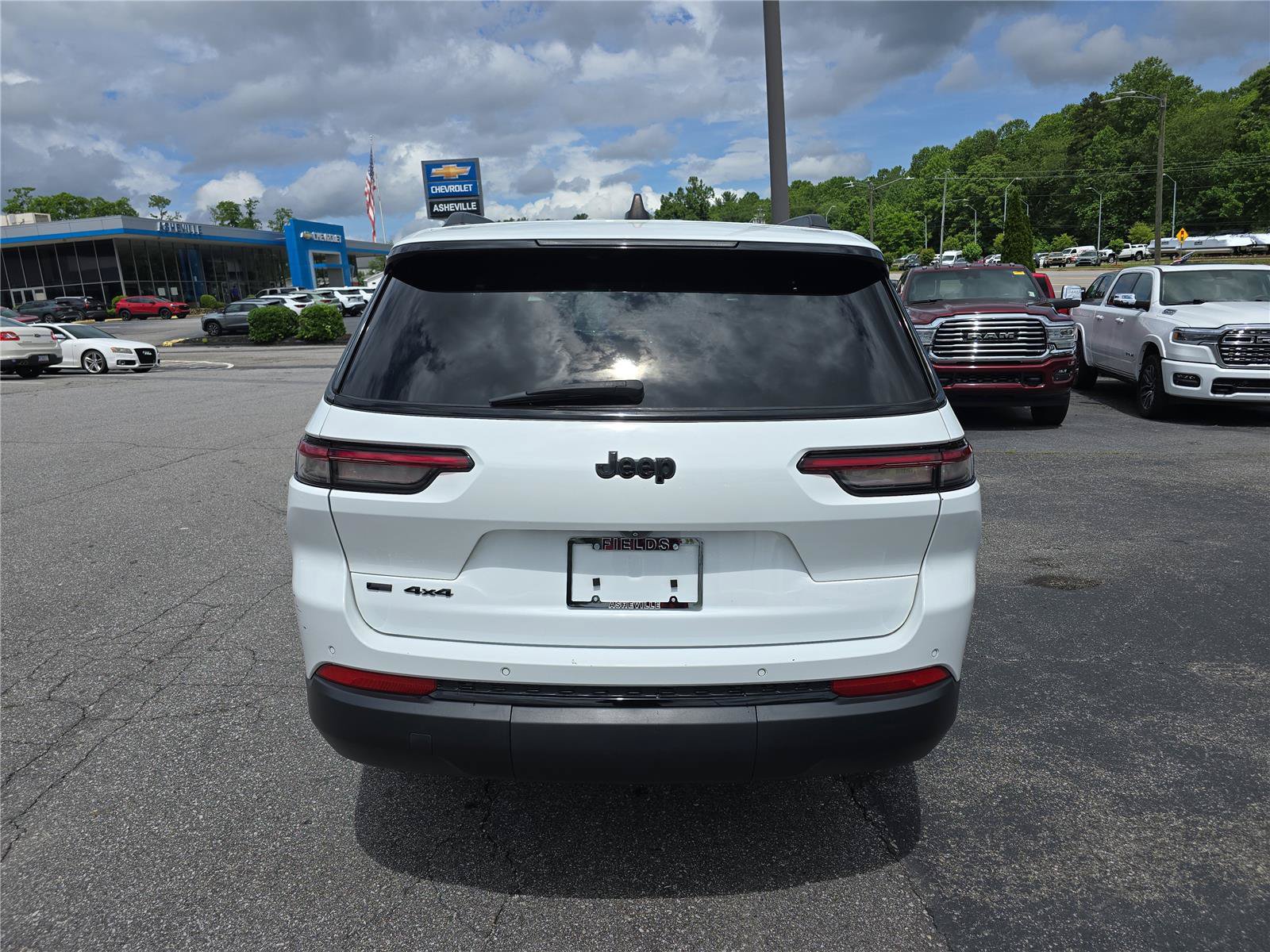 Used 2022 Jeep Grand Cherokee L Laredo AWD/4WD image 4