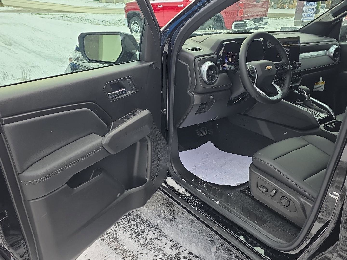 New 2025 Chevrolet Colorado LT w/ LT Convenience Package image 11