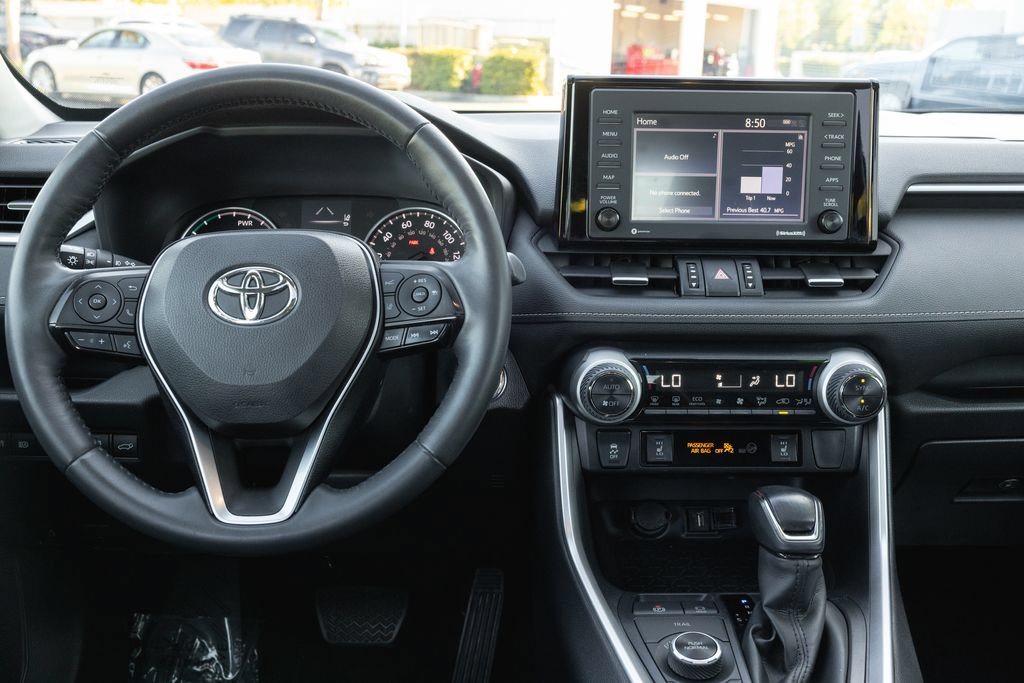 Used 2022 Toyota RAV4 XLE Premium AWD/4WD image 27
