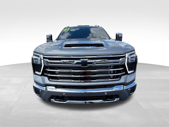 Used 2025 Chevrolet Silverado 2500 LTZ w/ LTZ Plus Package AWD/4WD video 3