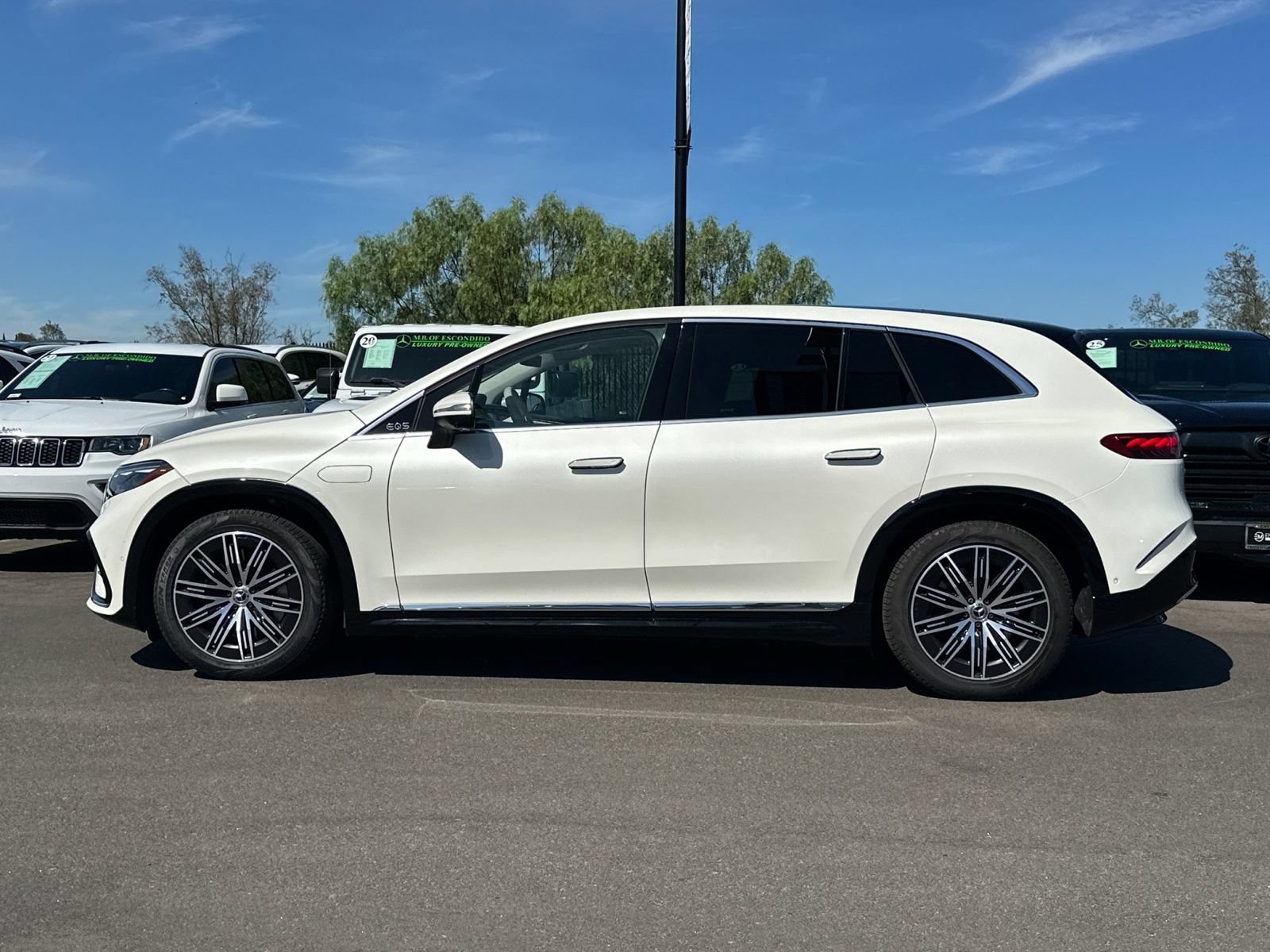 Used 2023 Mercedes-Benz EQS 580 4MATIC SUV image 7