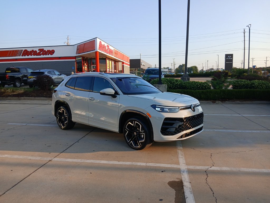 New 2026 Volkswagen Tiguan SEL R-Line AWD/4WD image 1
