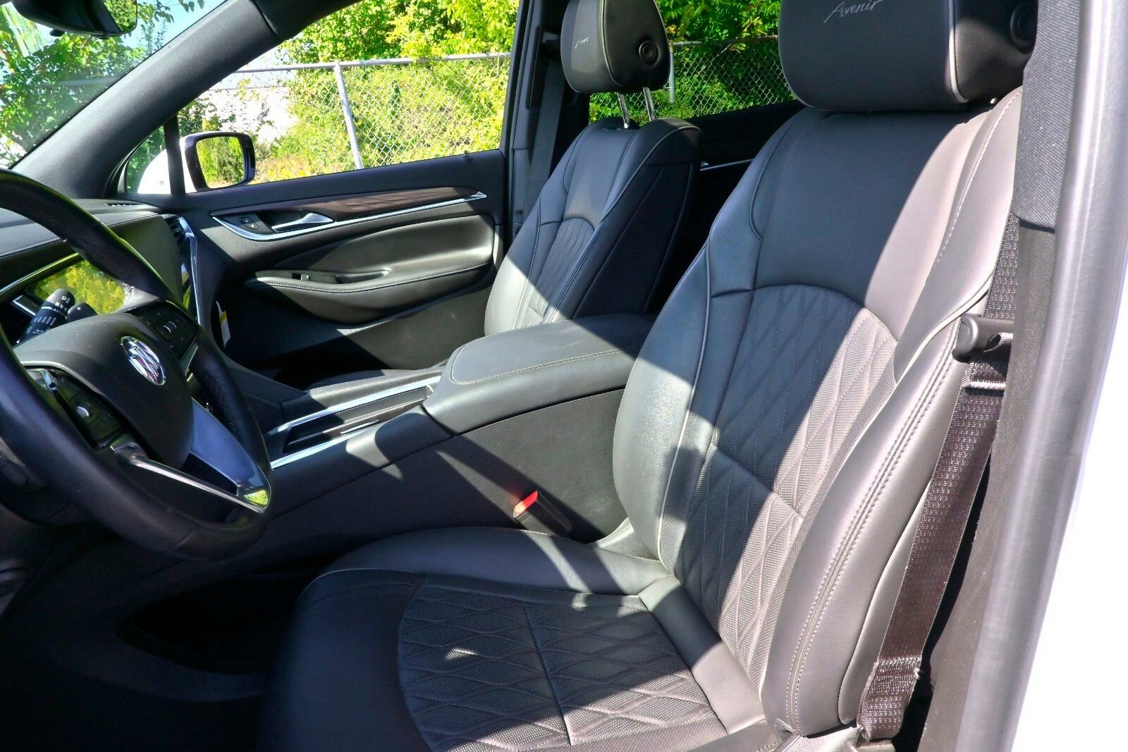 Used 2024 Buick Enclave Avenir w/ Avenir Technology Package image 20