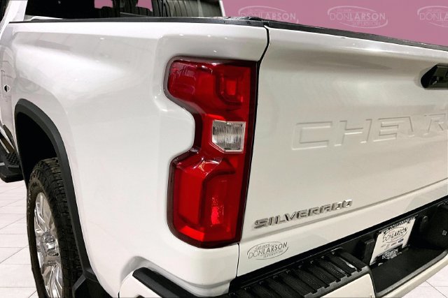 Used 2020 Chevrolet Silverado 2500 High Country w/ Technology Package AWD/4WD image 10