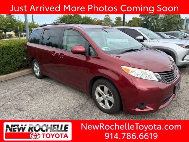 Used 2014 Toyota Sienna LE FWD image 1