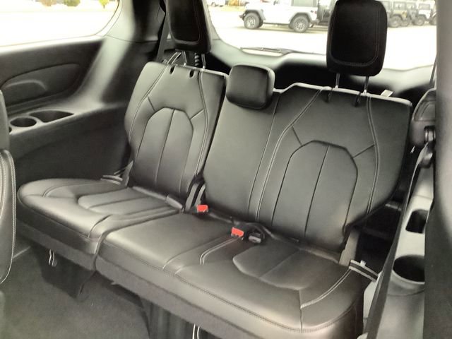New 2026 Chrysler Pacifica Select image 11