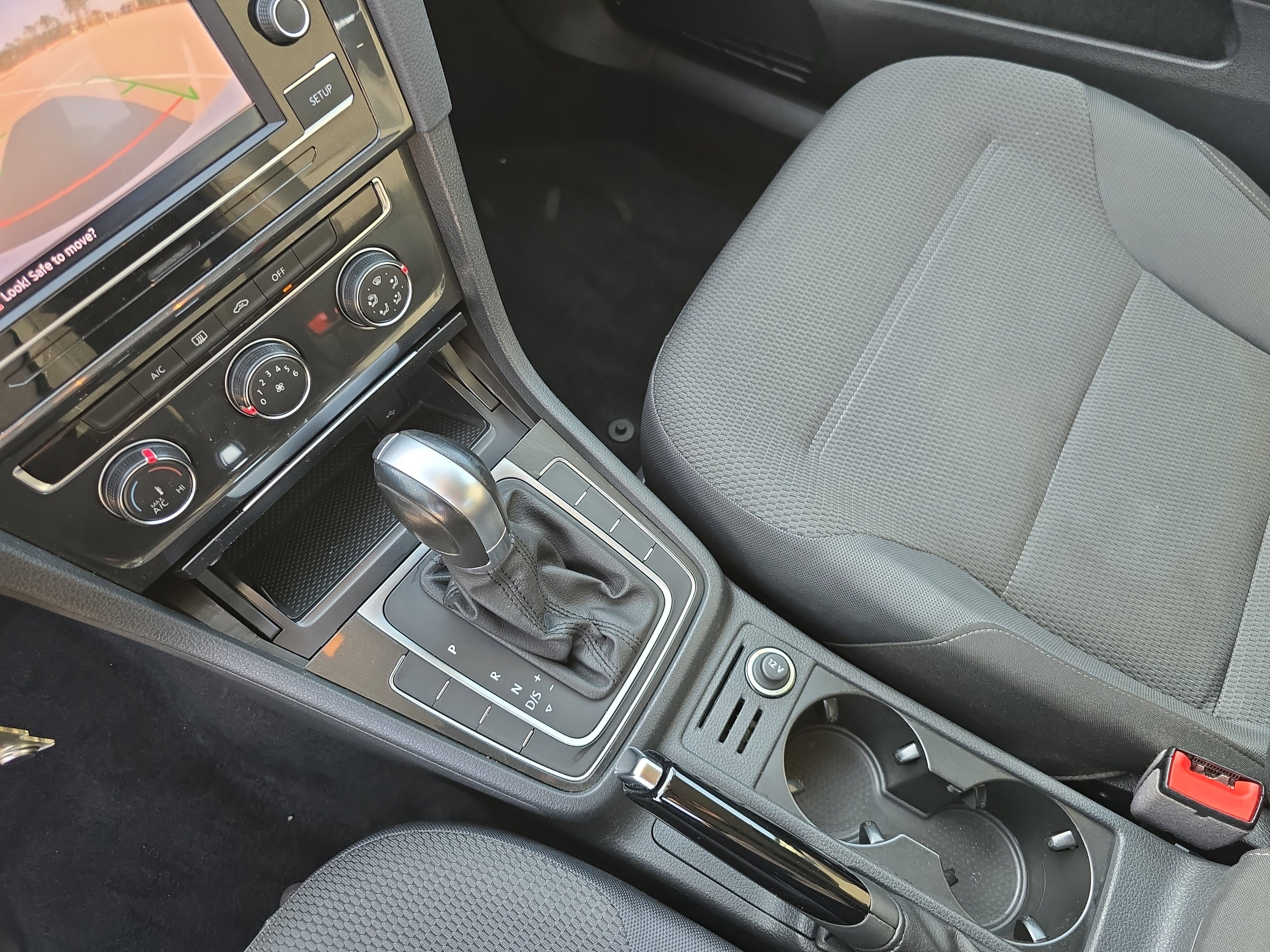 Used 2018 Volkswagen Golf S image 25