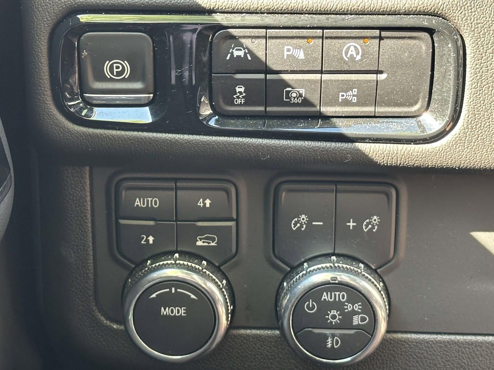 Certified 2025 GMC Yukon Denali AWD/4WD image 17