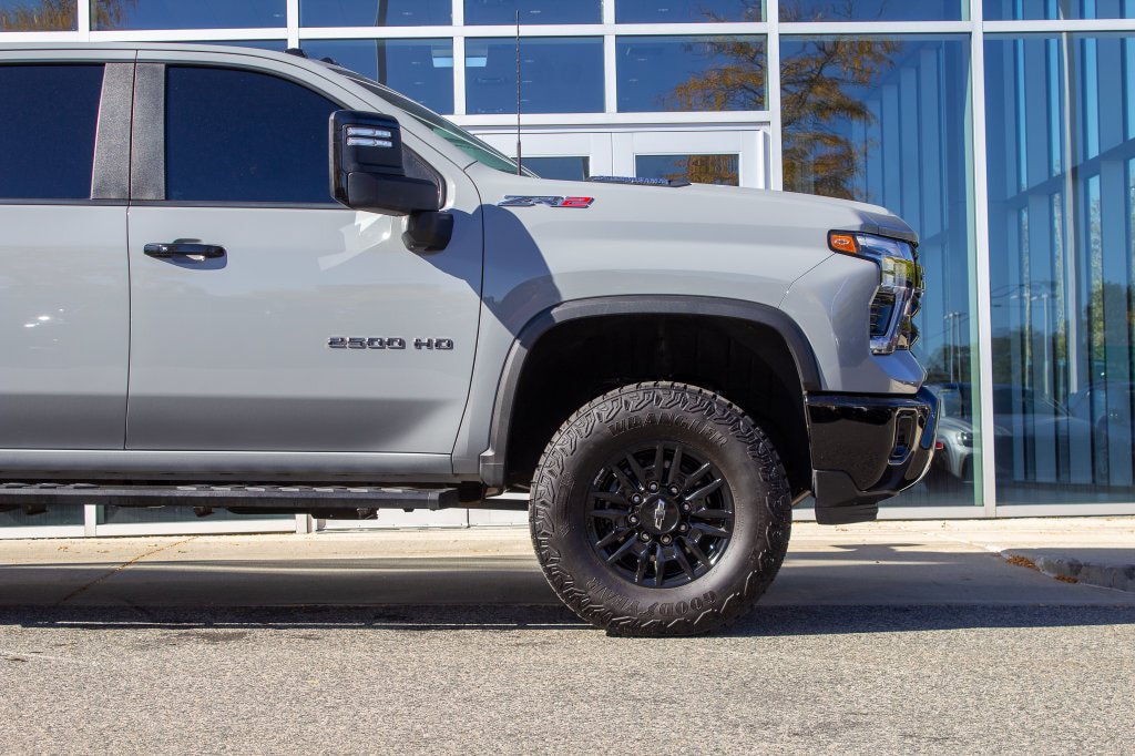 Used 2024 Chevrolet Silverado 2500 ZR2 AWD/4WD image 5