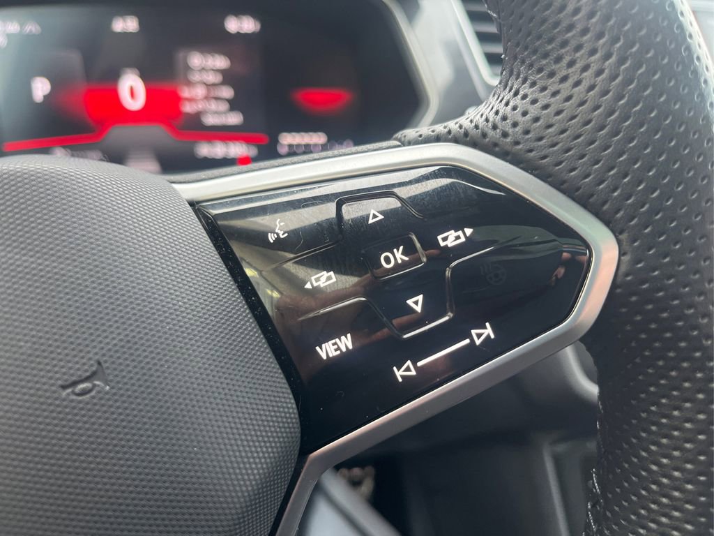 Used 2024 Volkswagen Tiguan SE R-Line image 32