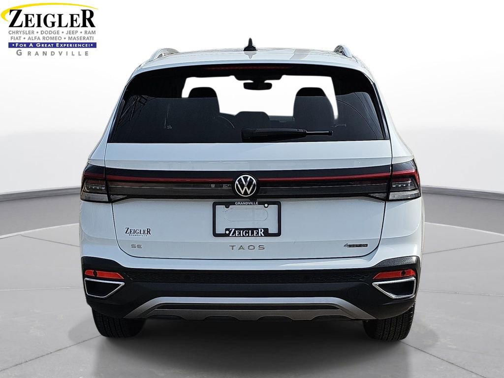 Used 2025 Volkswagen Taos SE AWD/4WD image 6
