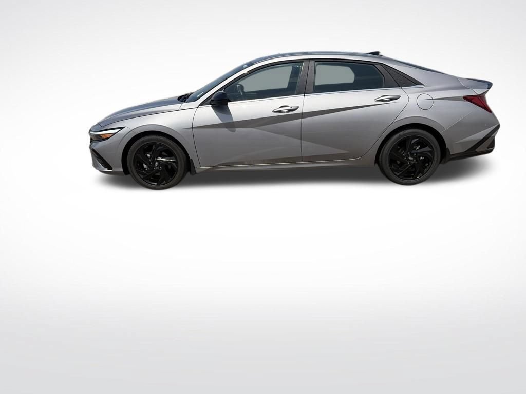 Used 2026 Hyundai Elantra SEL Sport Premium FWD image 2