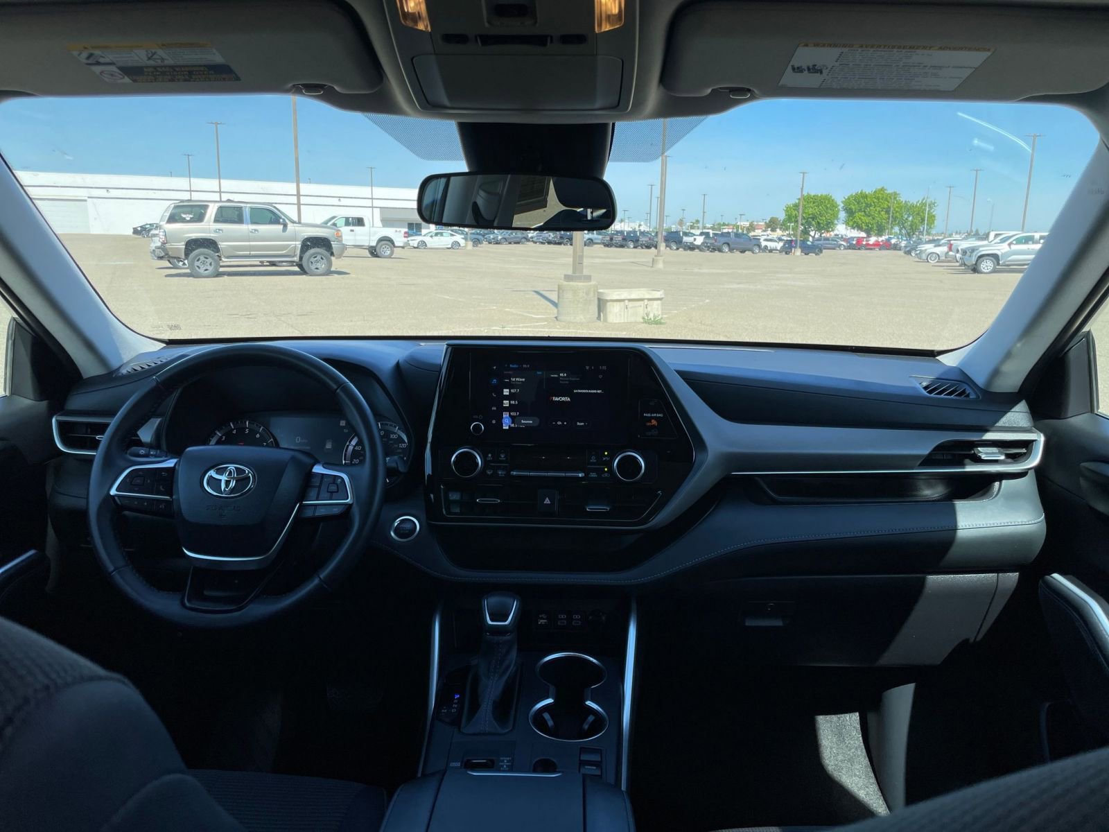 Used 2025 Toyota Highlander LE FWD image 35