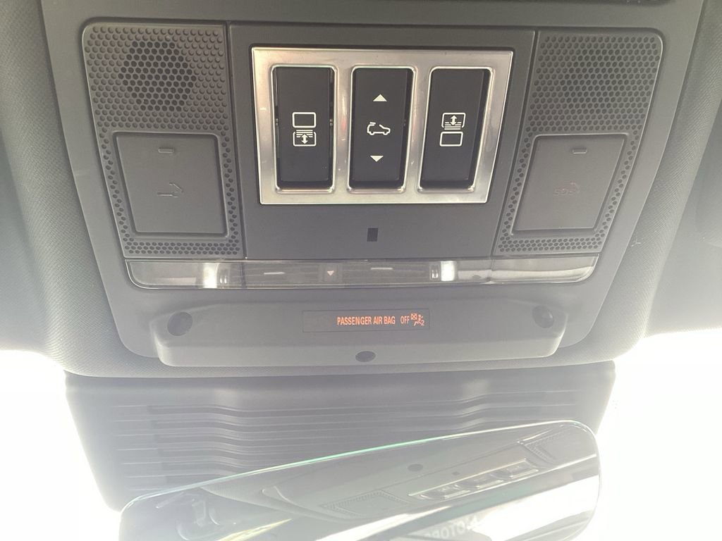 Used 2024 Land Rover Discovery Dynamic SE image 27