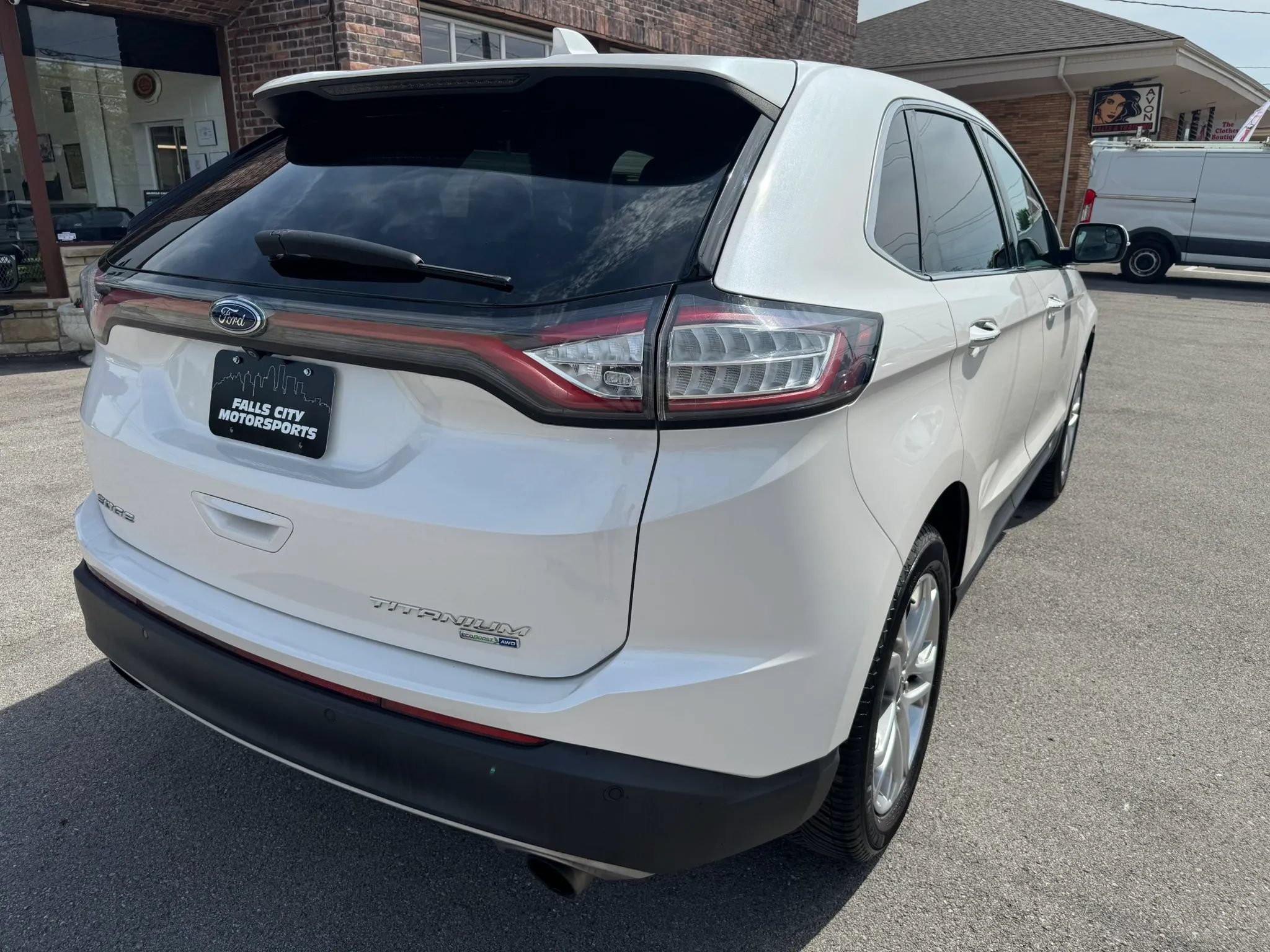 Used 2018 Ford Edge Titanium w/ Technology Package AWD/4WD image 15