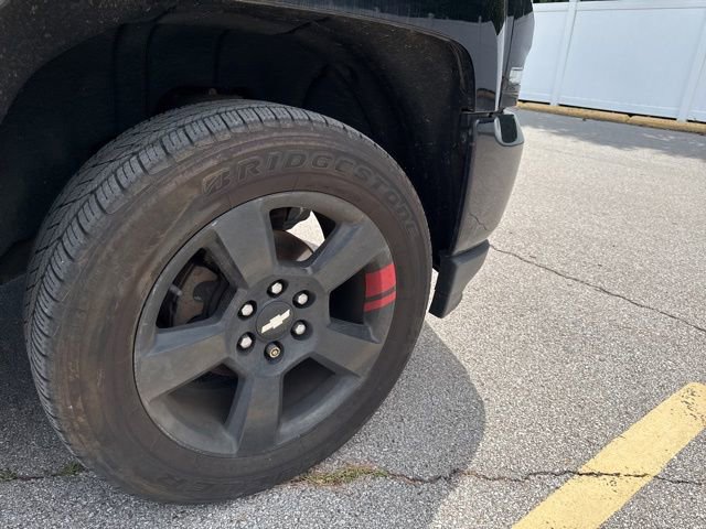 Used 2018 Chevrolet Silverado 1500 LTZ Z71 w/ Redline Edition AWD/4WD image 2