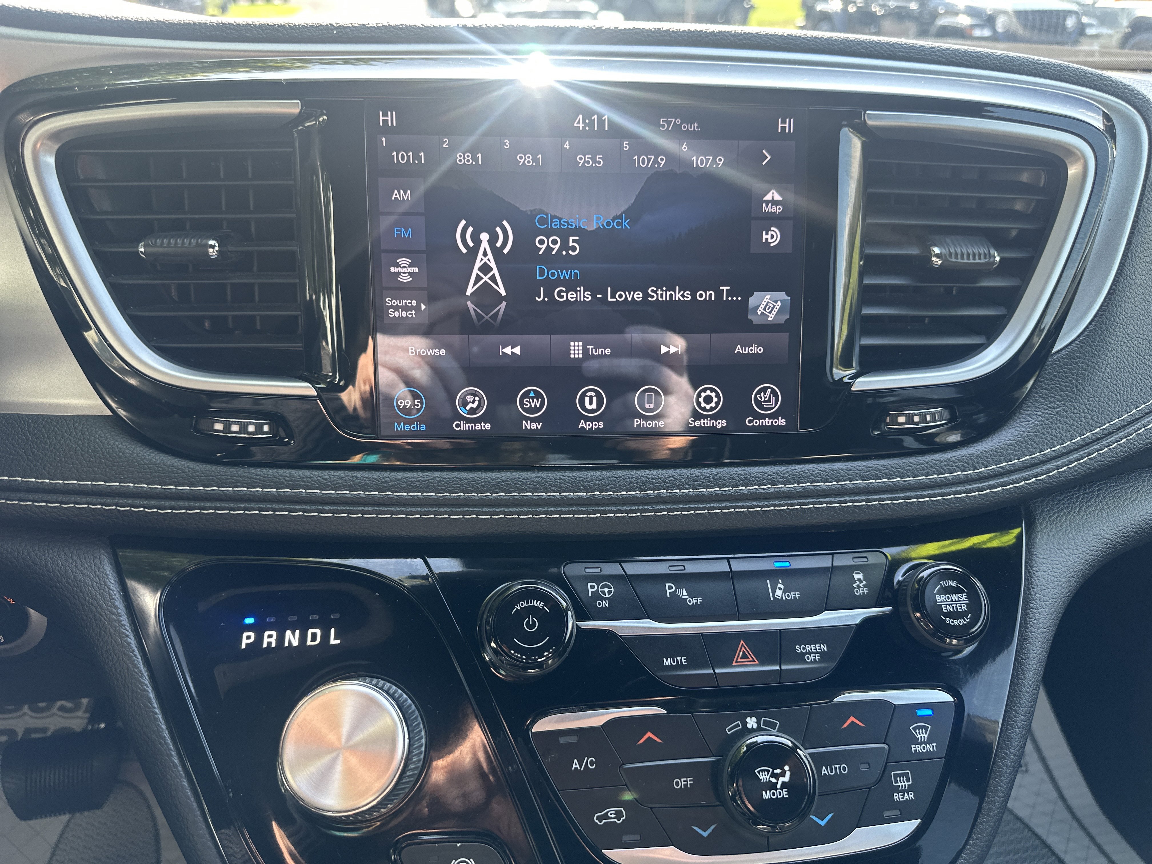 Used 2020 Chrysler Pacifica Limited w/ Advanced Safetytec Group image 26