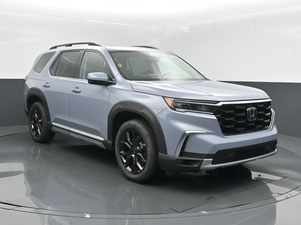 New 2025 Honda Pilot Touring image 3