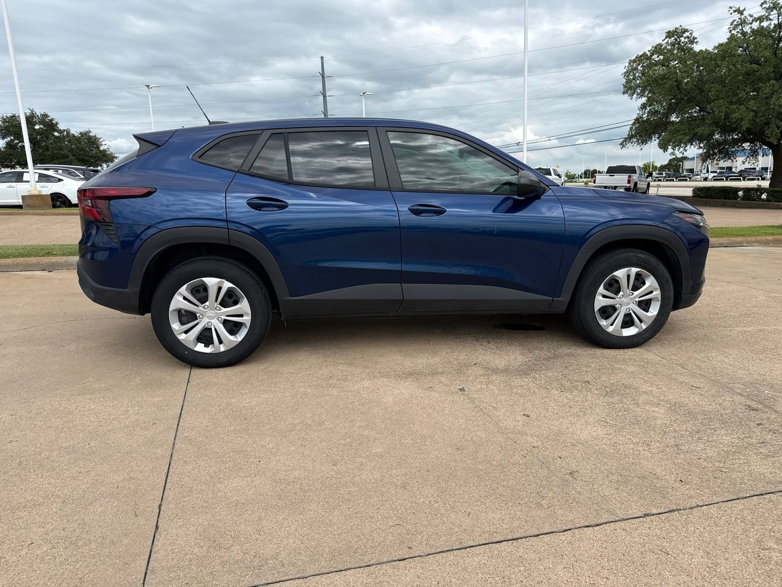 Used 2024 Chevrolet Trax LS FWD image 8