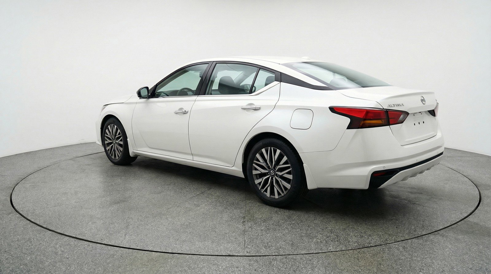 Used 2025 Nissan Altima 2.5 SV image 6