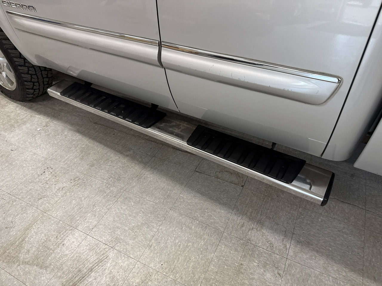 Used 2010 GMC Sierra 1500 SLE w/ Texas Edition image 92