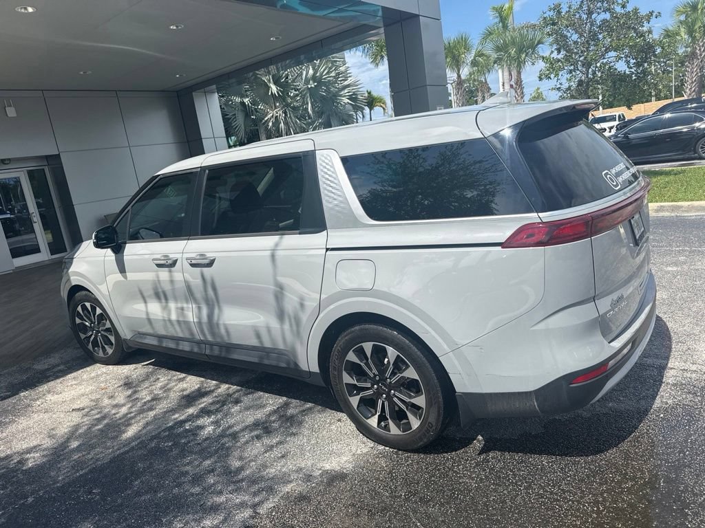 Used 2023 Kia Carnival EX FWD image 4