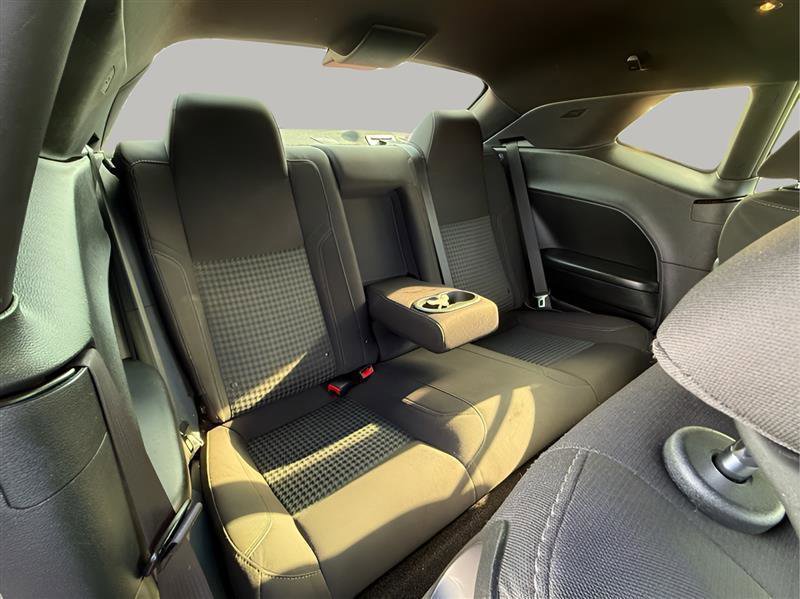 Used 2015 Dodge Challenger SXT RWD image 23