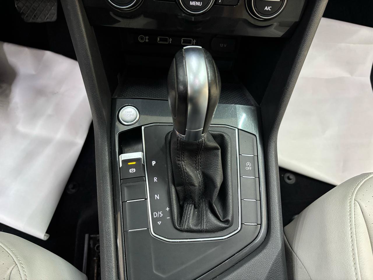 Used 2018 Volkswagen Tiguan SEL FWD image 29