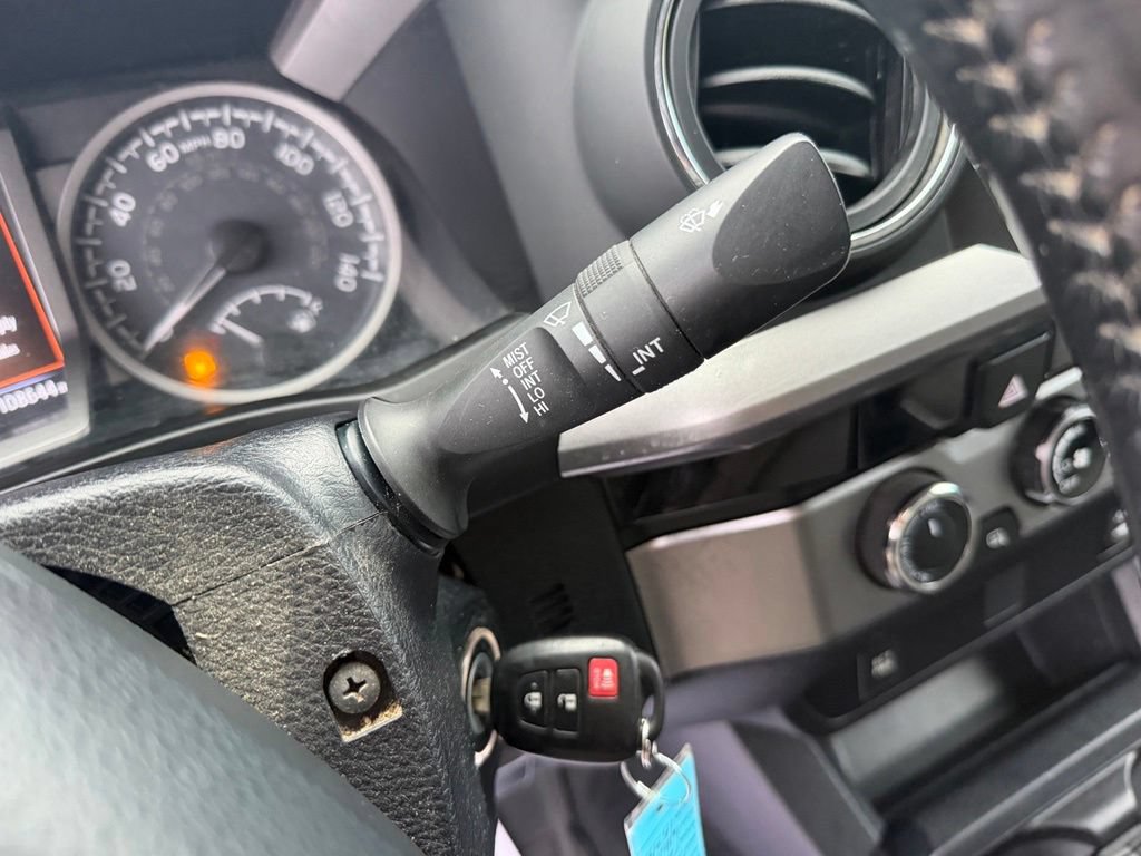 Used 2018 Toyota Tacoma SR5 AWD/4WD image 37