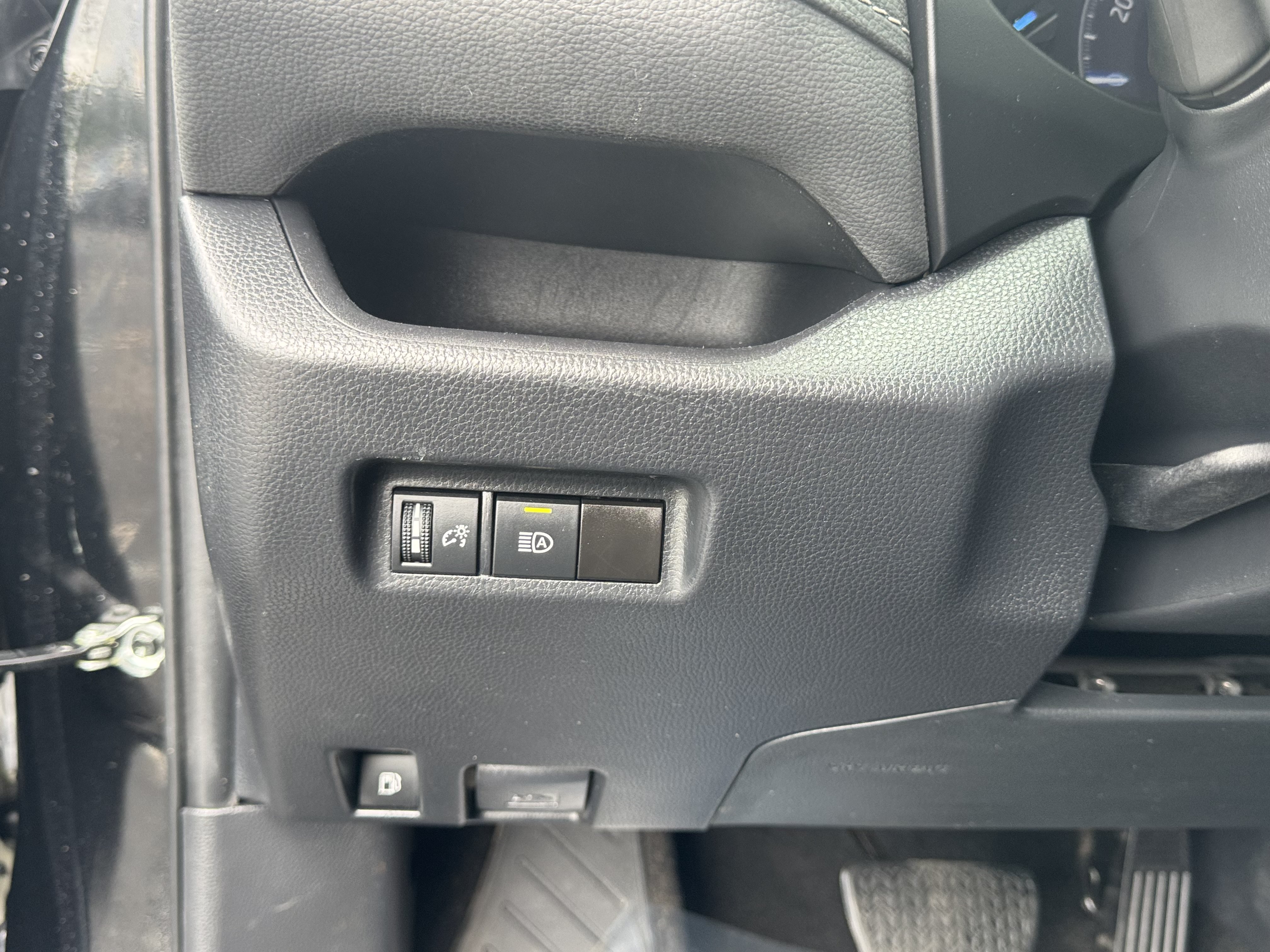 Used 2024 Toyota RAV4 LE AWD/4WD image 19
