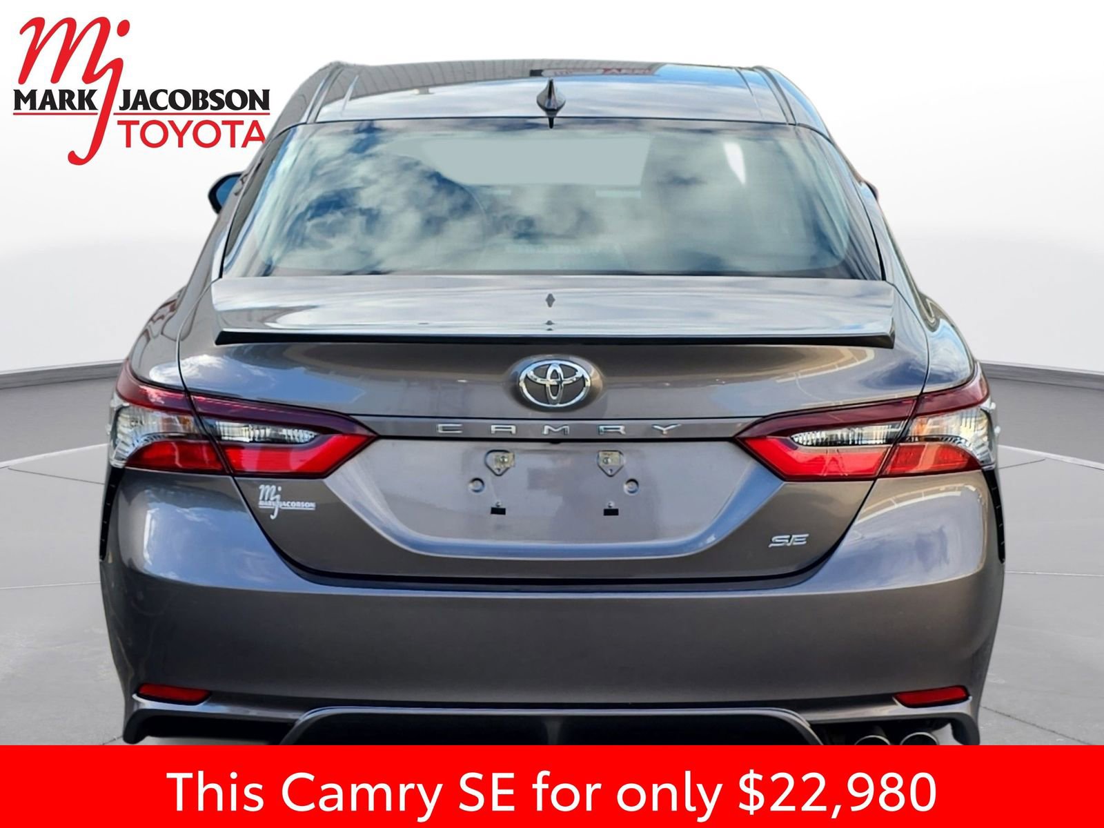 Used 2024 Toyota Camry SE image 11