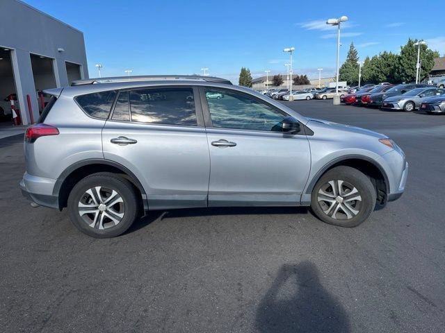 Used 2017 Toyota RAV4 LE FWD image 3