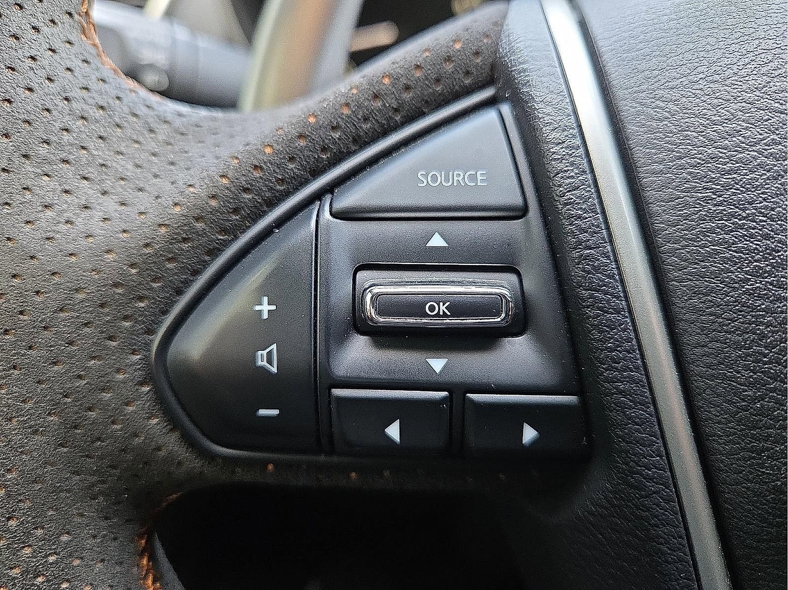 Used 2023 Nissan Maxima SR w/ Sport Mat Group image 17